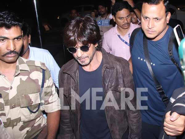 Shah Rukh Khan was clicked at the airport last evening