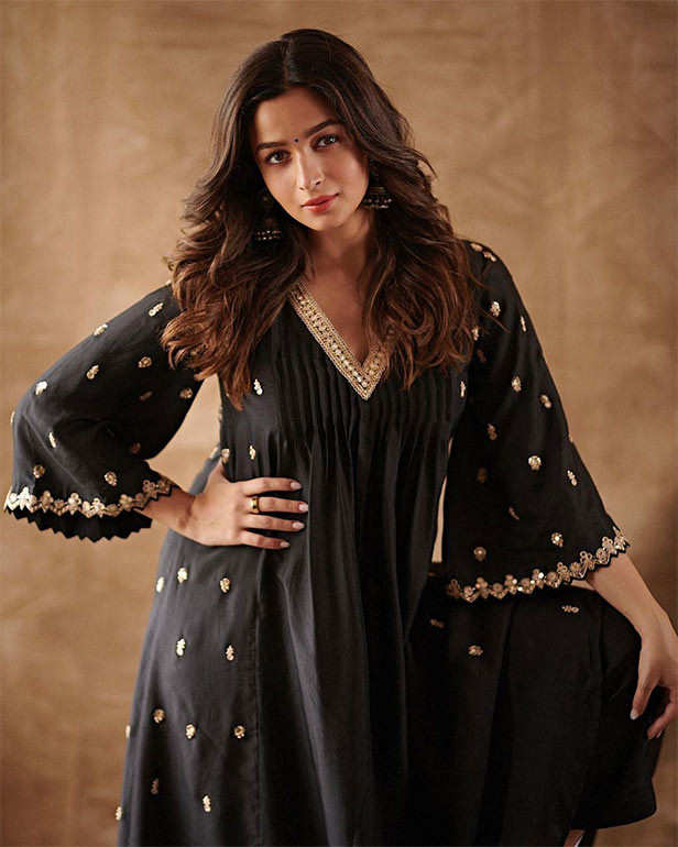 Alia Bhatt Instagram - Darlings Movie Promotions
