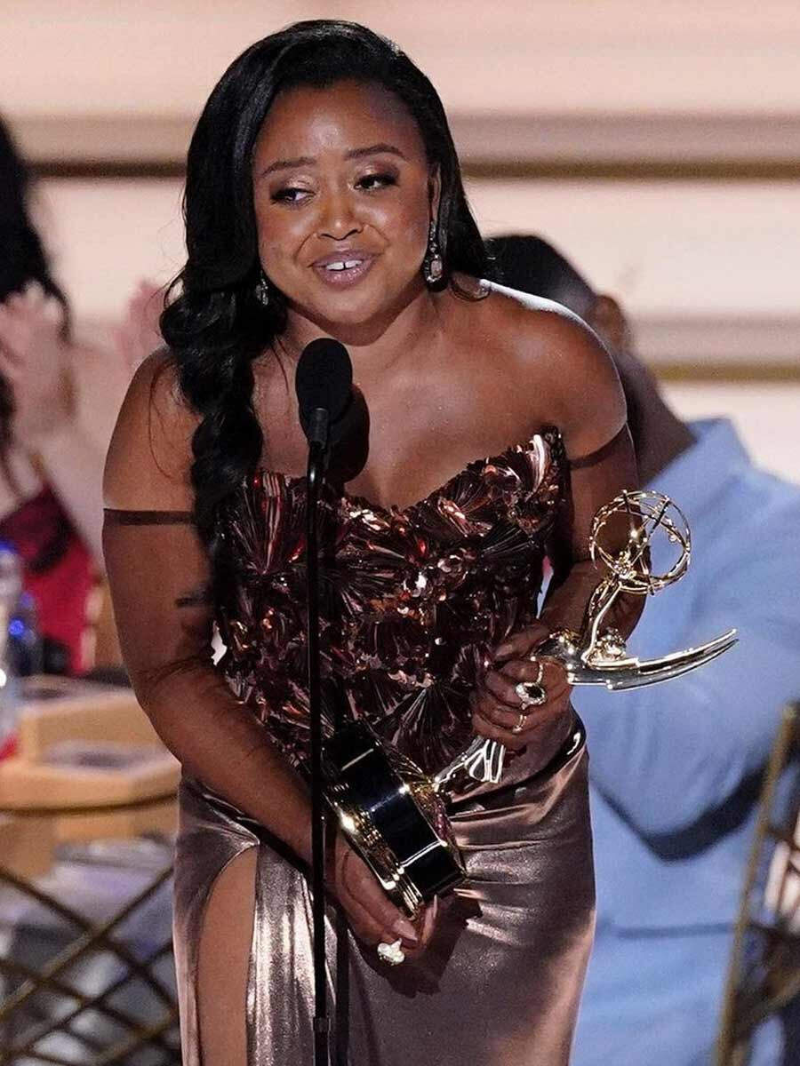 Emmy Awards 2022 Netizens Slam Jimmy Kimmel For Onstage Stunt During Quinta Brunsons Speech 