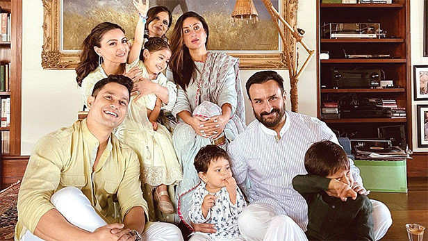 Kareena Kapoor Khan with family.