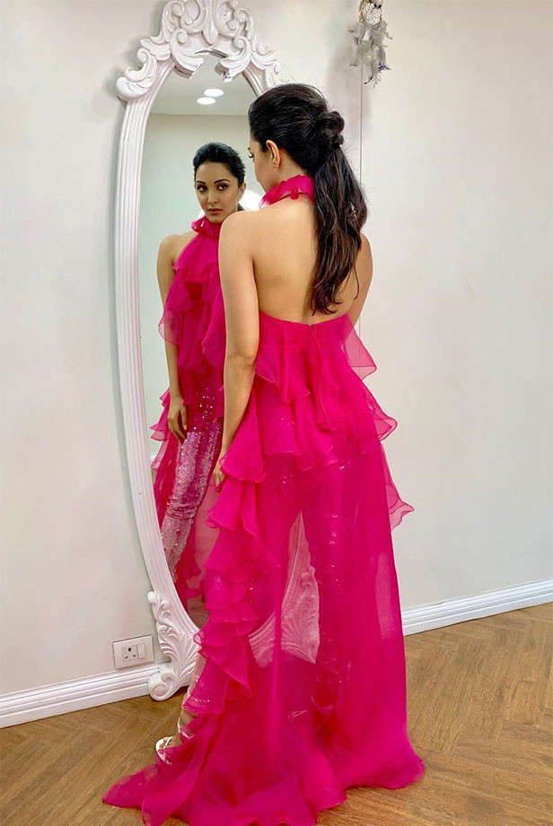 Kiara Advani In A Sexy Pink Dress Photo 01 (228208) | Kollywood Zone