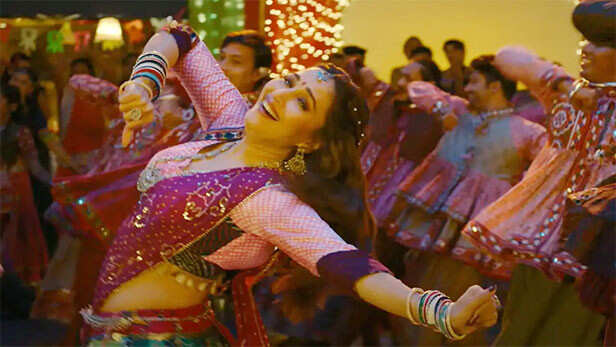 Navratri 2022 Garba : Madhuri Dixit.