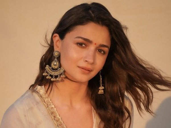 Alia Bhatt buys a new home worth 37.8 crores, gifts two apartments to Shaheen Bhatt
