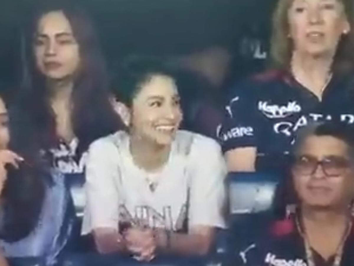 Watch Anushka Sharma in awe as Bengaluru crowd cheers for MS Dhoni during the match Filmfare