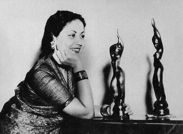 Meena Kumari achieved Best Actor in a Leading Role (Female) in 1963
