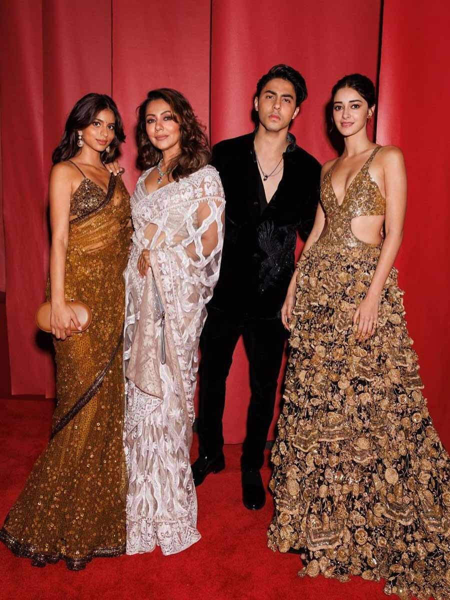 Gauri Khan shares pictures with Aryan Khan, Ananya Panday and ...