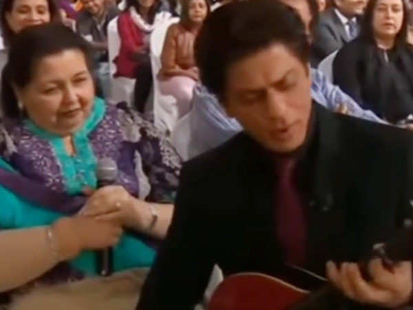 Throwback to when Pamela Chopra sang DDLJ's Tujhe Dekha Toh Ye Jana Sanam for Shah Rukh Khan