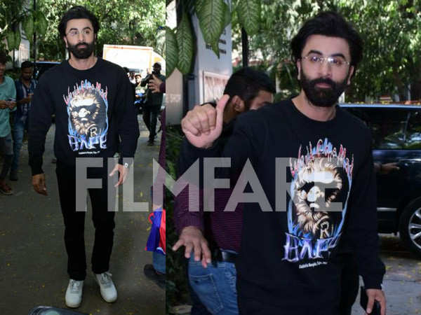 Ranbir Kapoor rocks a casual look as he gets clicked in the city