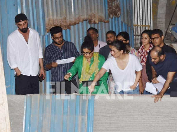 Alia Bhatt and Ranbir Kapoor get clicked in an under-constructed bungalow