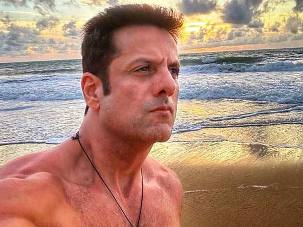 Fardeen Khan's new shirtless selfie has left celebs gushing over him