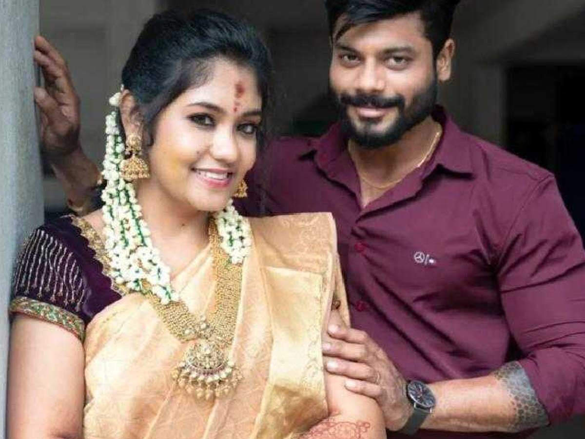 “die With Good Memories” Sruthi Shanmuga Priyas Late Husbands Post Goes Viral