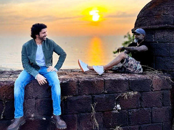 Farhan Akhtar takes a trip memory lane as he revisits Dil Chahta Hai shooting location after 23 year