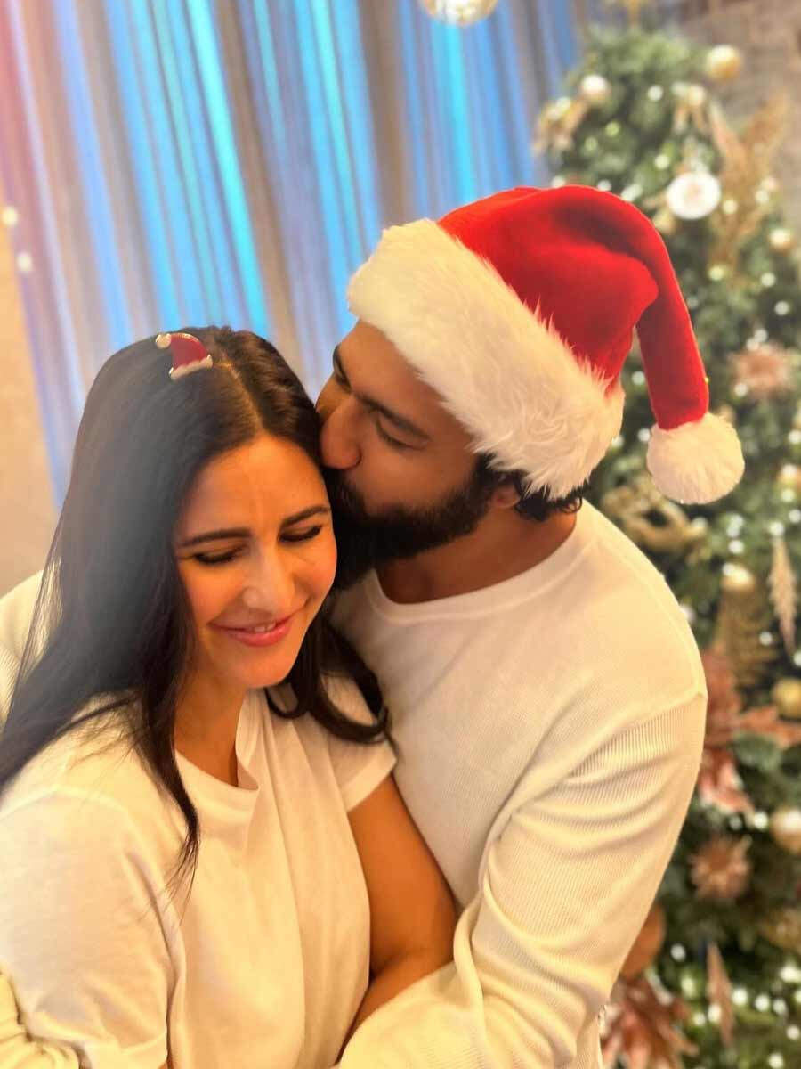 Katrina Kaif And Vicky Kaushal’s Christmas Pics Are Full Of Festive ...