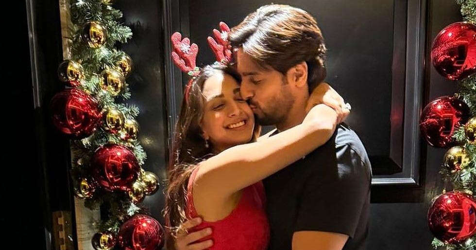 Inside Sidharth Malhotra and Kiara Advani’s Christmas bash with friends ...