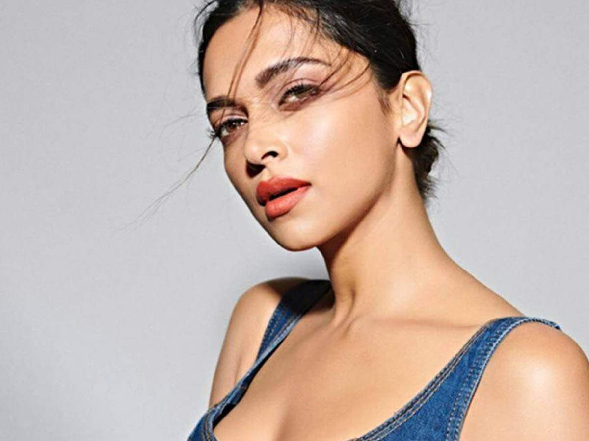 Deepika Padukone reacts to 'proud' friend spotting her billboard in Los  Angeles