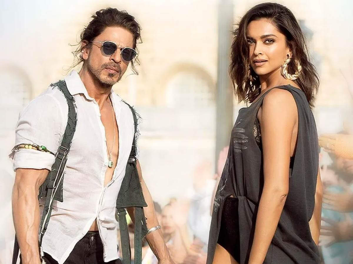 Shah Rukh Khan Says Gauri Will Be Unable To Recognize Him As He Uses  Deepika Padukone's