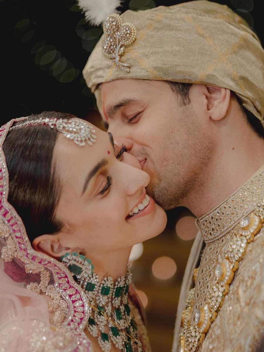 Official wedding pictures of the newlyweds Sidharth Malhotra and Kiara Advani are here: See pics | Filmfare.com