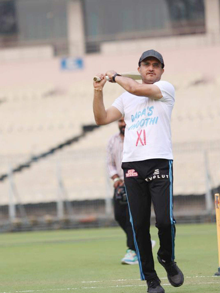 Ranbir Kapoor gets clicked playing cricket with Sourav Ganguly