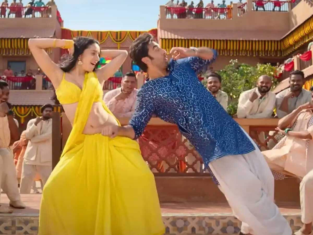 Watch: Shraddha Kapoor and Shakti Kapoor show off their thumkas ...