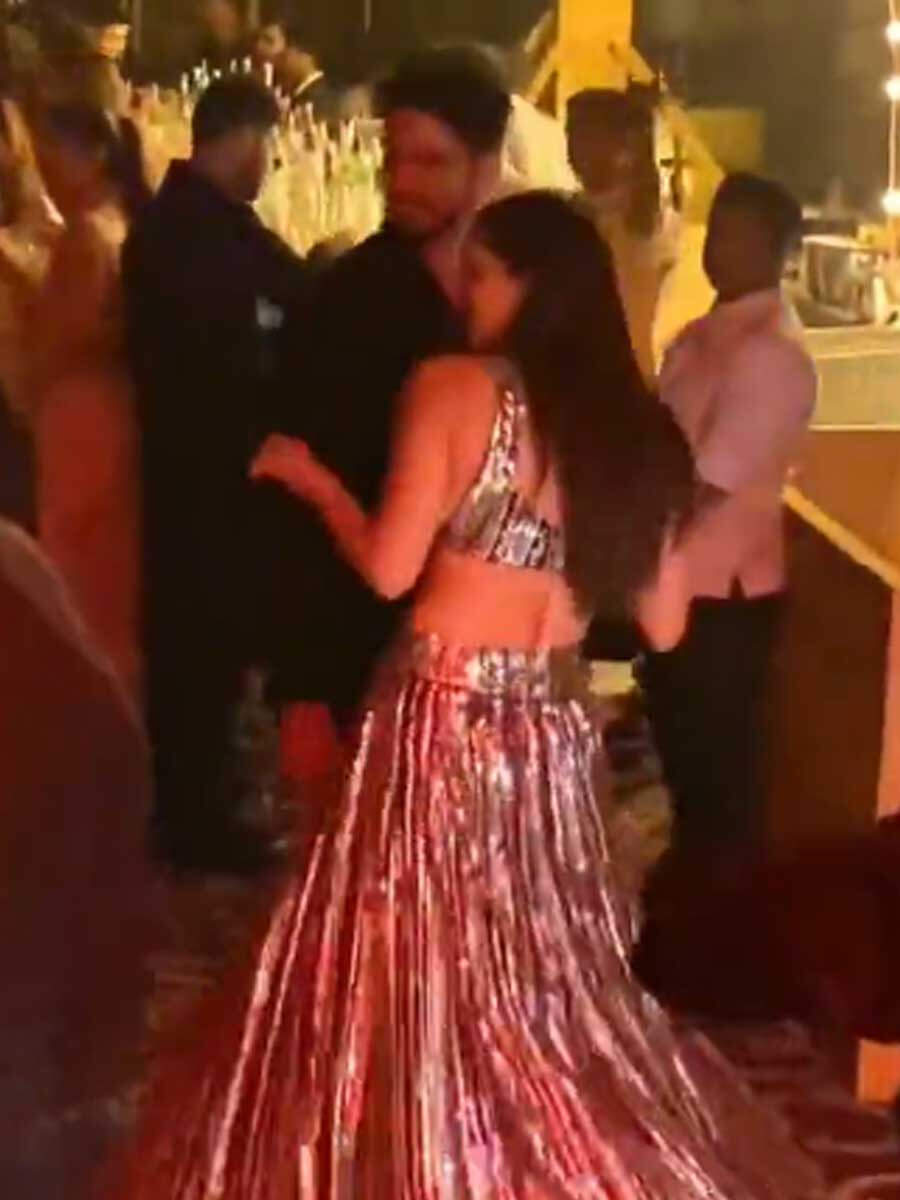 Viral video of Kiara Advani and Sidharth Malhotra dancing away surfaces  online; watch here | Filmfare.com