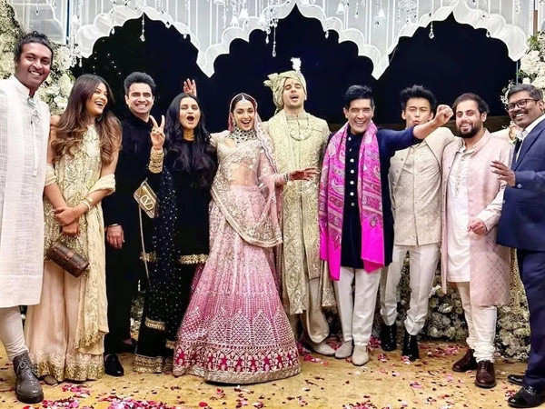 Sidharth Malhotra and Kiara Advani look happy in the new unseen pics from their wedding