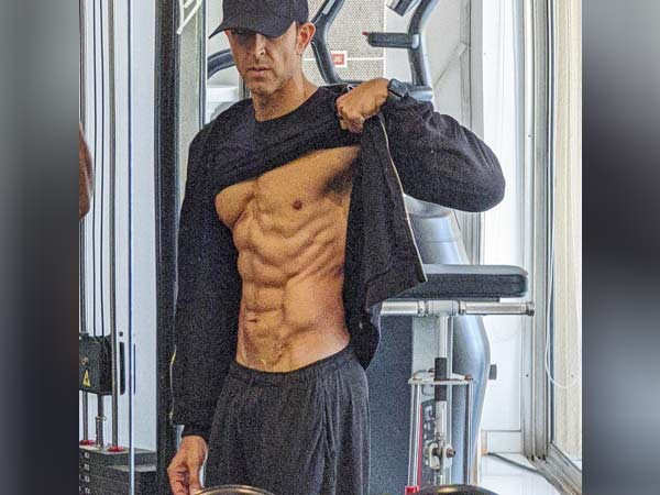Hrithik Roshan teases with the latest shot of his killer physique; check here