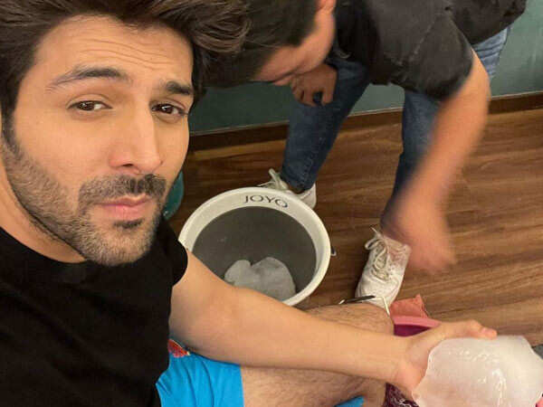 Kartik Aaryan shares BTS pic from Shehzada's song shoot. Says, Ghutne toot gaye