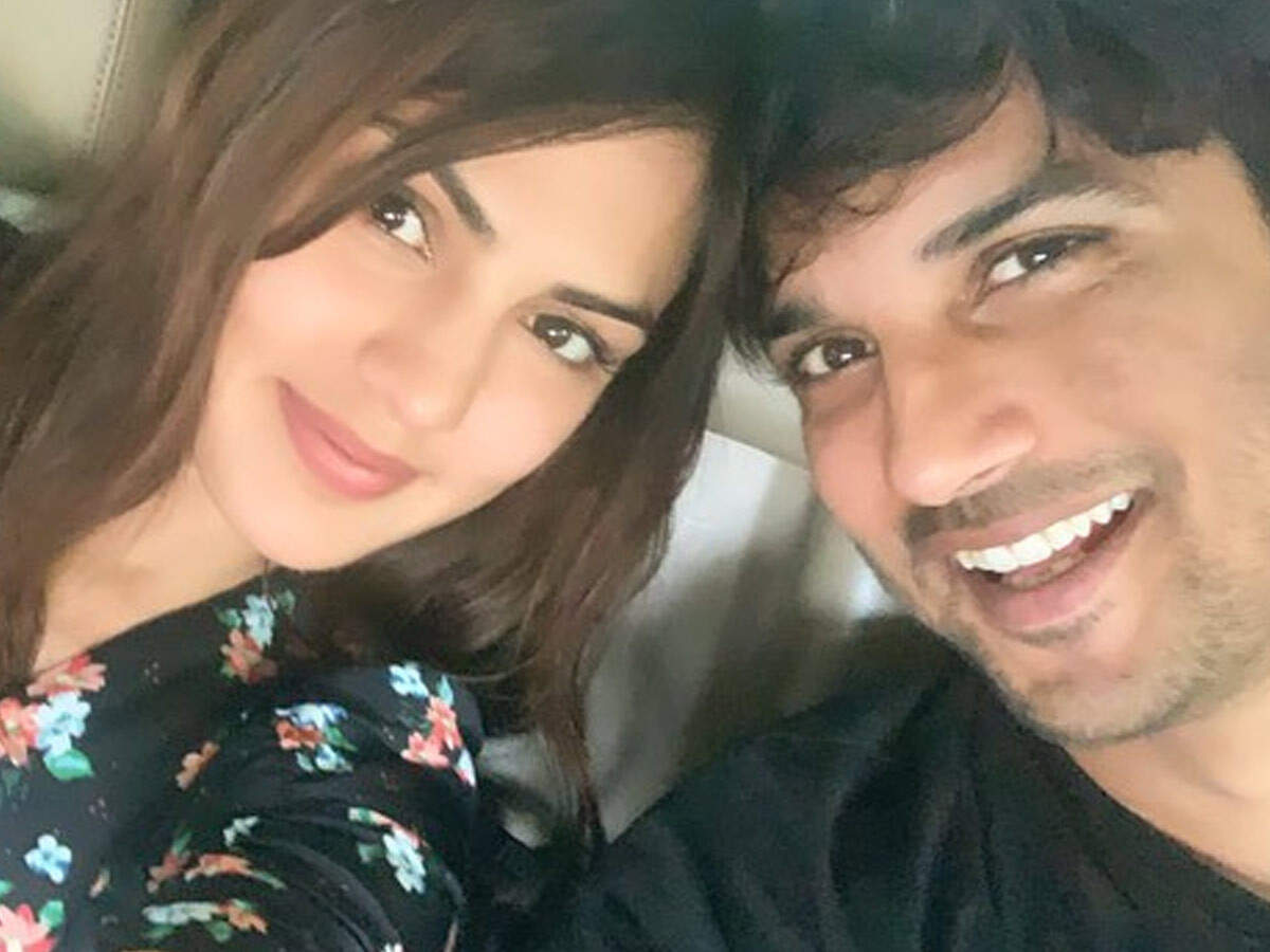 Rhea Chakraborty, Sushant Singh Rajput birth anniversary