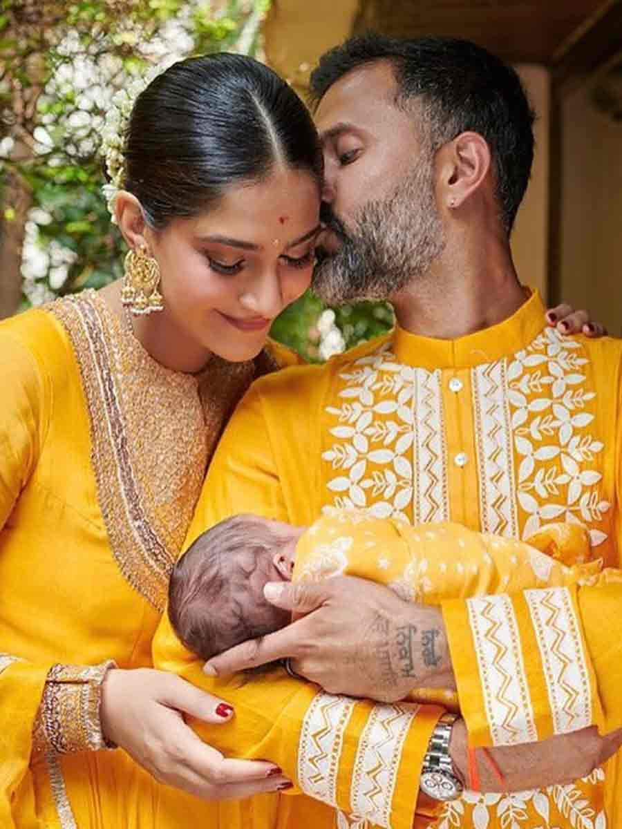 Sonam Kapoor Sends New Year Wishes With A Beautiful Post Of Anand Ahuja ...