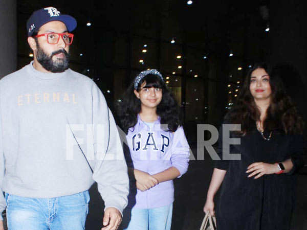 Aishwarya Rai Bachchan and Abhishek Bachchan were clicked  with Aaradhya at the airport