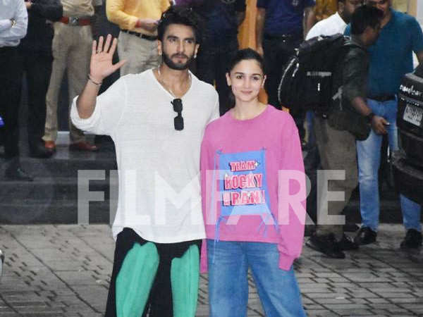 Alia Bhatt and Ranveer Singh get clicked at the airport. See pics: