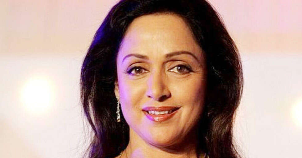 Hema Malini reveals she was initially hesitant to play a mother of four in  Baghban | Filmfare.com