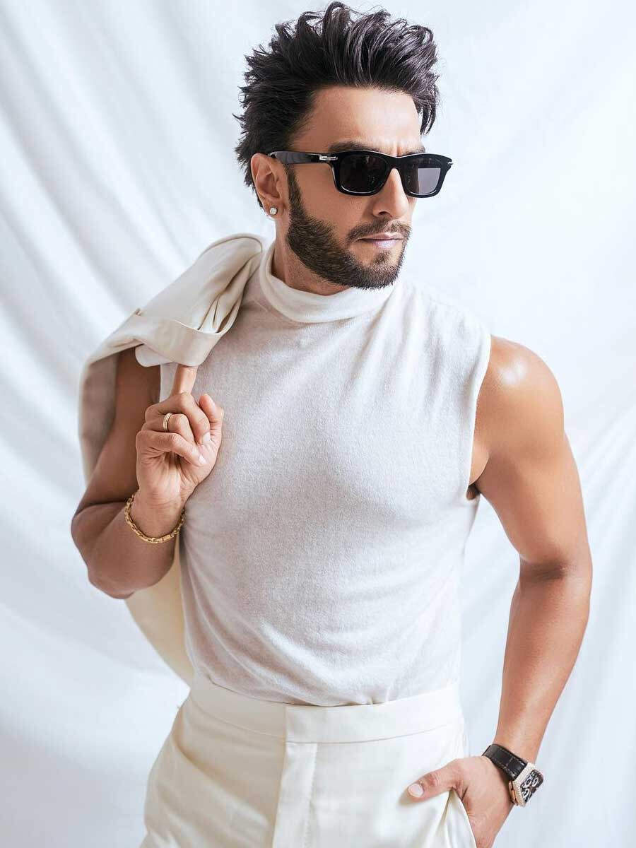 Ranveer Singh shows six-pack abs in a new Rocky Aur Rani Kii Prem Kahaani  promo