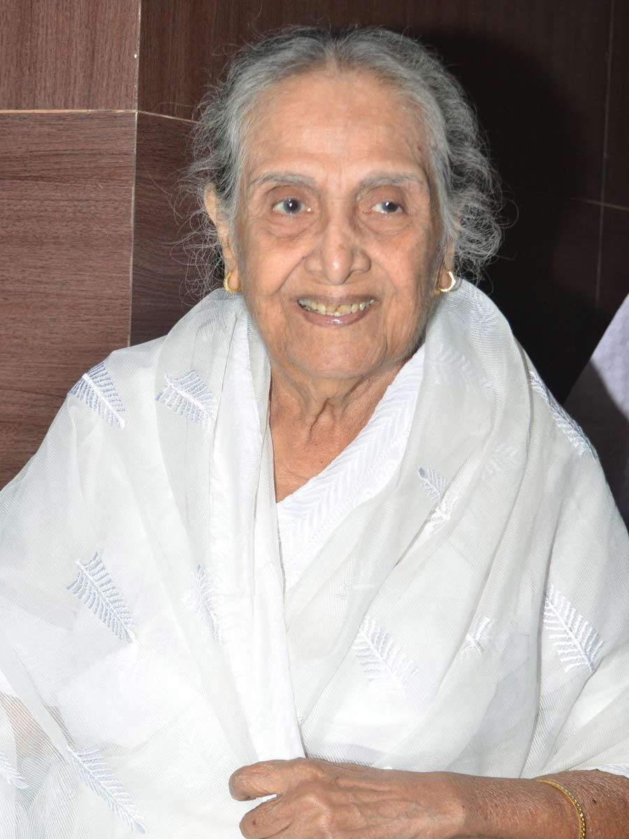 Sulochana Latkar Madhuri Dixit Amitabh Bachchan 