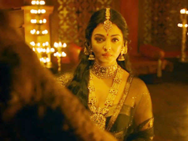 Aishwarya Rai Bachchan shares the first look from Ponniyin Selvan 2