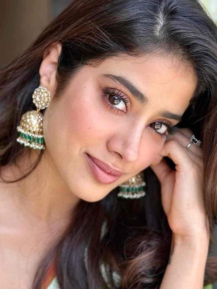 Jhanvi Kapoor Measurements Height Weight Bra Size Age