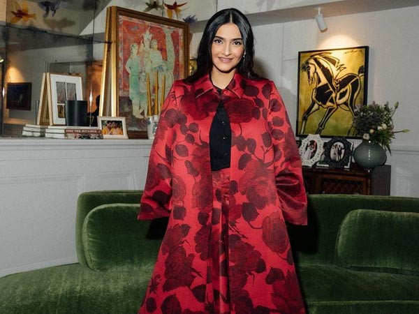 Sonam Kapoor Ahuja spends 'Mothering Sunday' with friends in Noting Hill