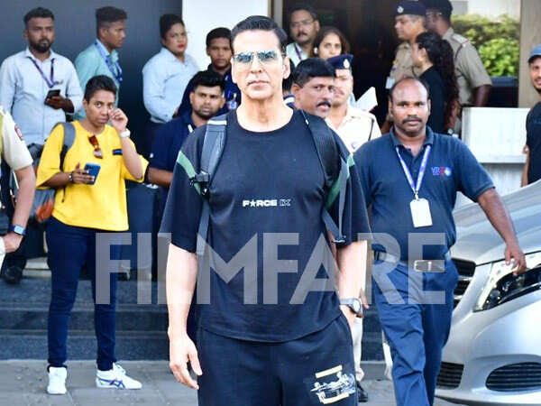 Akshay Kumar sports an all-black athleisure as he returns back from Dehradun