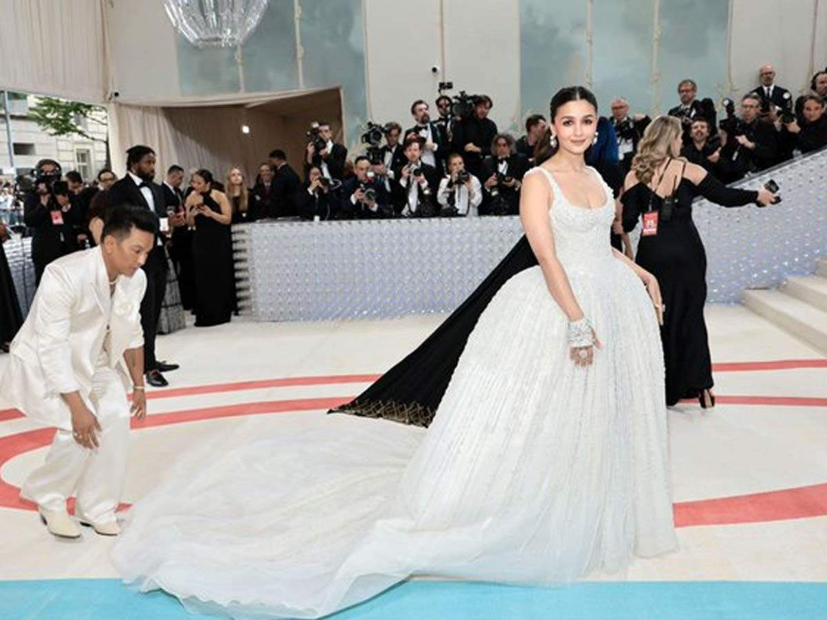 Paparazzi mistake Alia Bhatt for Aishwarya Rai at the Met Gala red ...