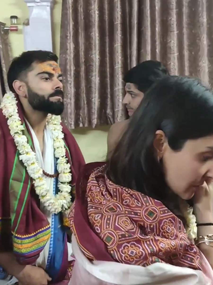 Anushka Sharma And Virat Kohli Seek Blessings At A Temple | Filmfare.com