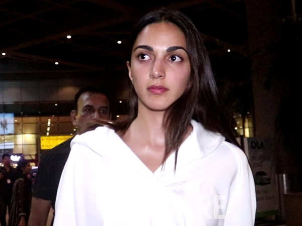 Kiara Advani sports a no-makeup look as she gets clicked at the airport