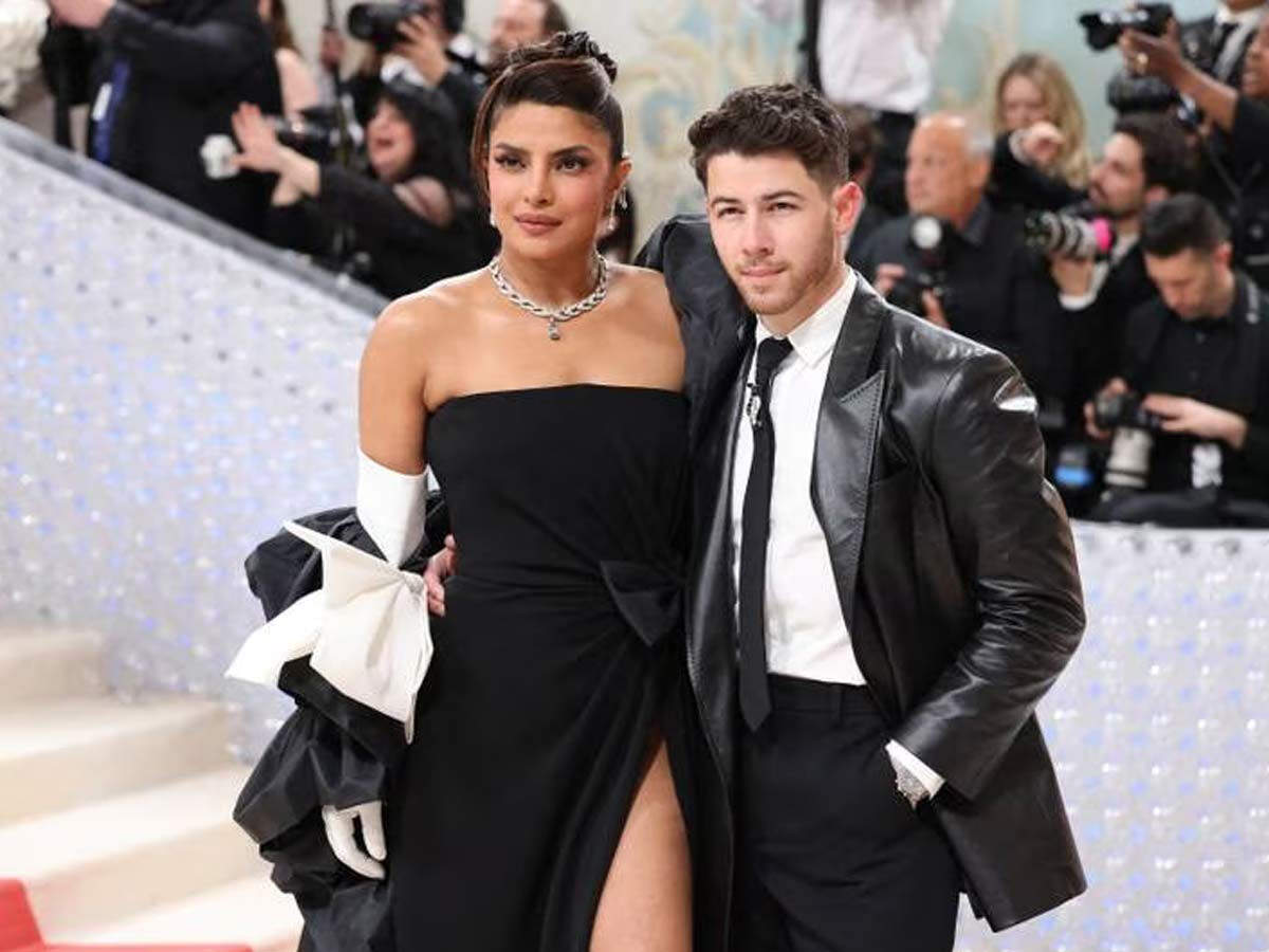 Priyanka Chopra Wore a Vivienne Westwood Dress With Nick Jonas at the  'Isn't It Romantic?' Premiere