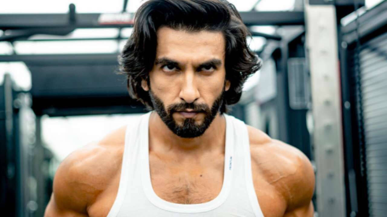 Ranveer Singh replaces Shah Rukh in 'Don 3