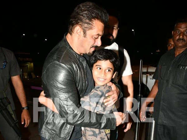 Salman Khan hugs a little fan at the airport, take a look at the adorable pics: