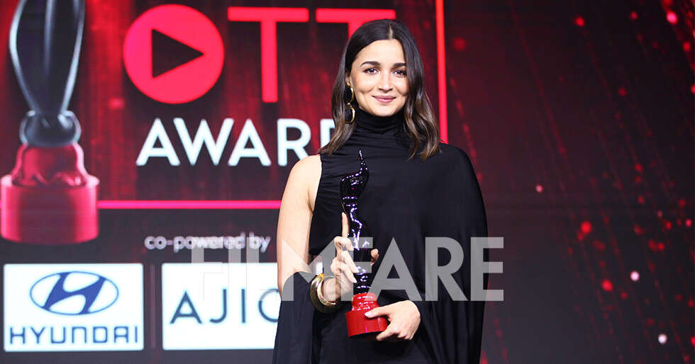 Filmfare ott awards 2023 alia bhatt thanks shah rukh khan in her