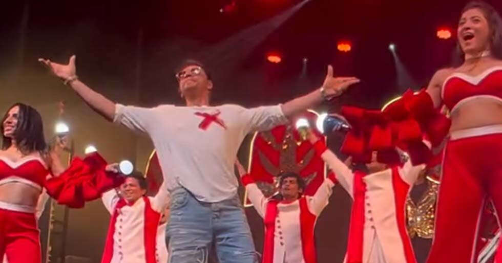 Shah Rukh Khan grooves to Jhoome Jo Pathaan, reveals details about Dunki on his birthday - Vimarsana News
