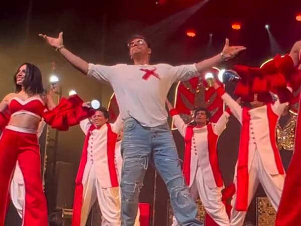 Shah Rukh Khan grooves to Jhoome Jo Pathaan, reveals details about Dunki on his birthday | Filmfare.com