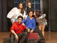 Shah Rukh Khan, Gauri Khan, Aryan Khan, Suhana Khan and AbRam pose for a perfect family photo