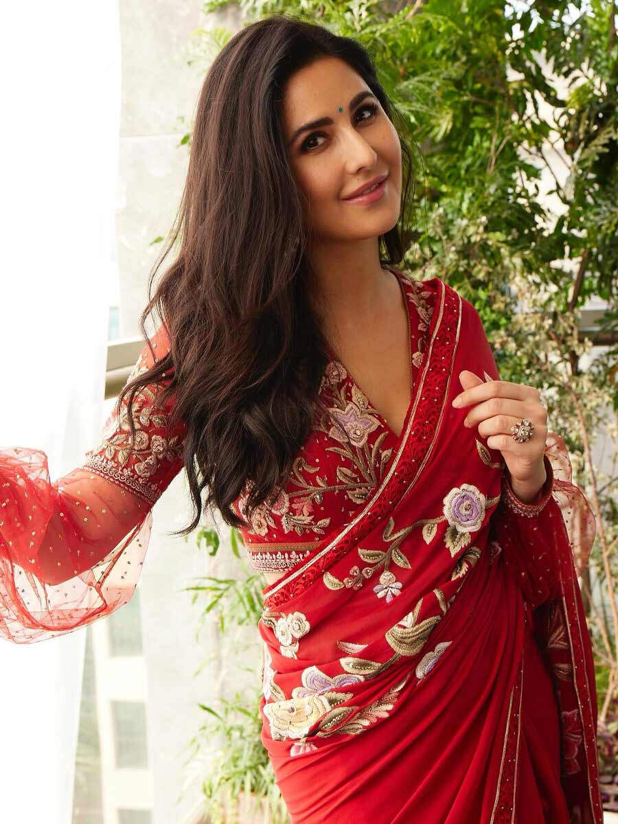 Katrina Kaif twins with her sister in a viral new pic from Dussehra  celebrations | Filmfare.com