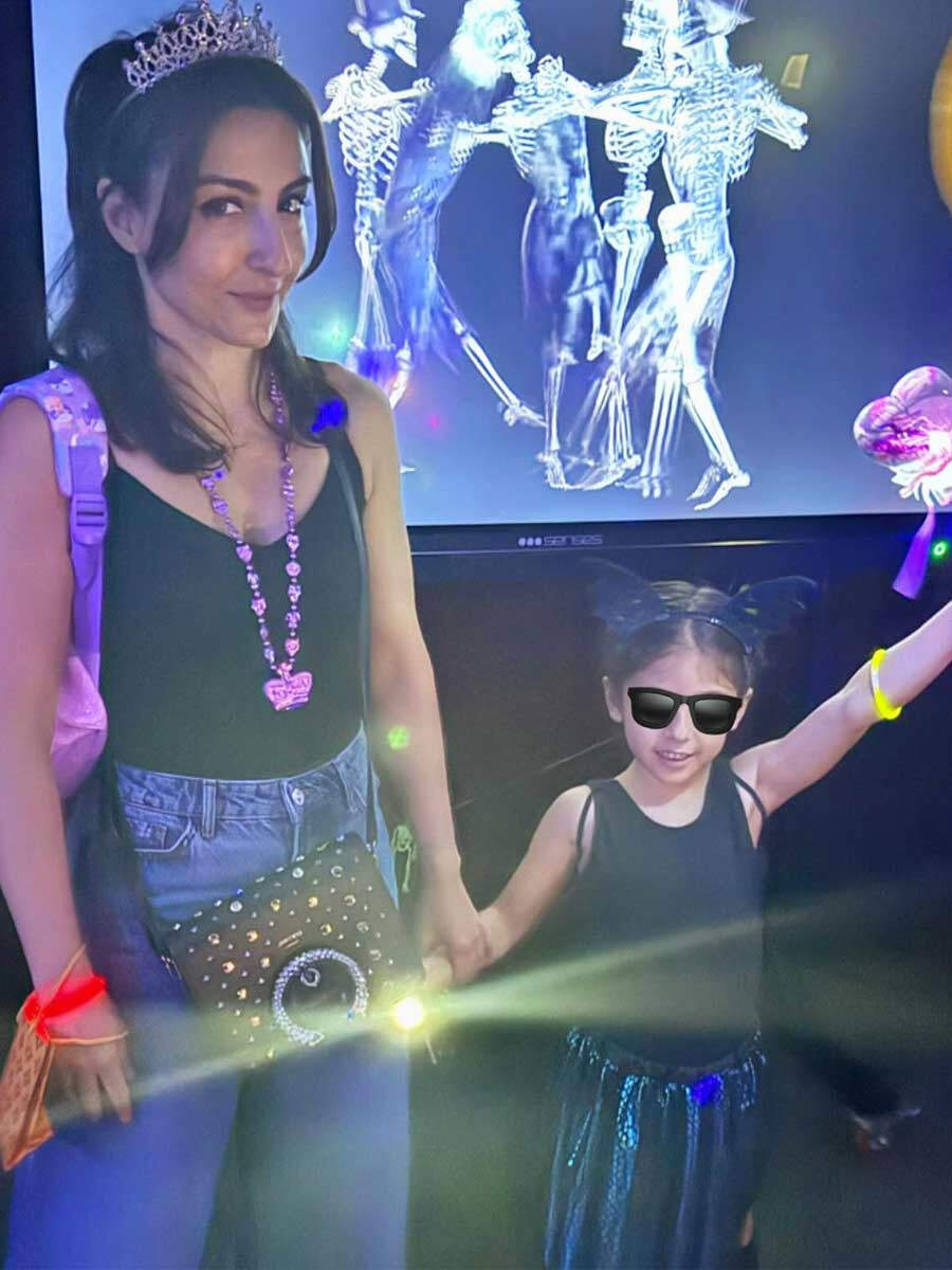 Soha Ali Khan and daughter Inaaya celebrate Halloween with fervour. See ...